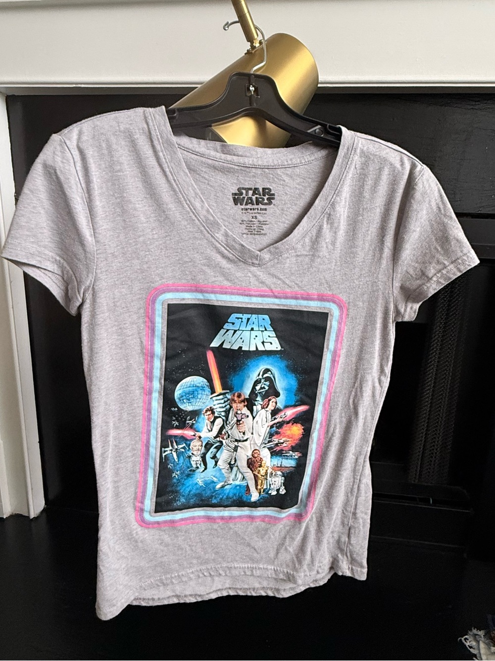 Star Wars Light Gray Women’s V-Neck Tee with Multicolor Poster Graphic Size XS